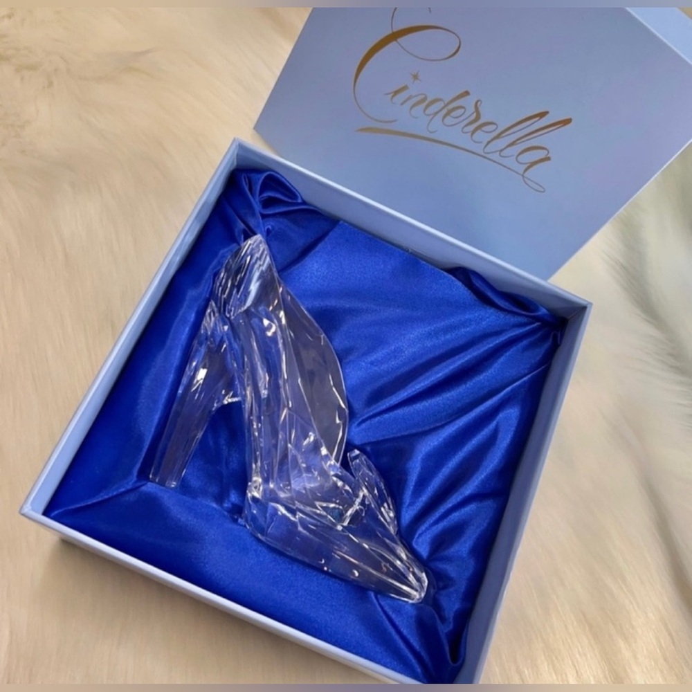 Spectrum Cinderella Glass Slipper Makeup Brush Storage LIMITED ED - Picture 2 of 8